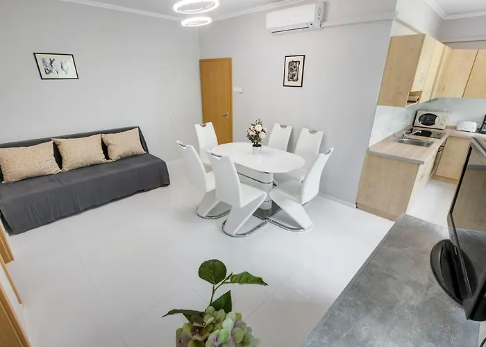 Fonyod Beach Apartment شقة
